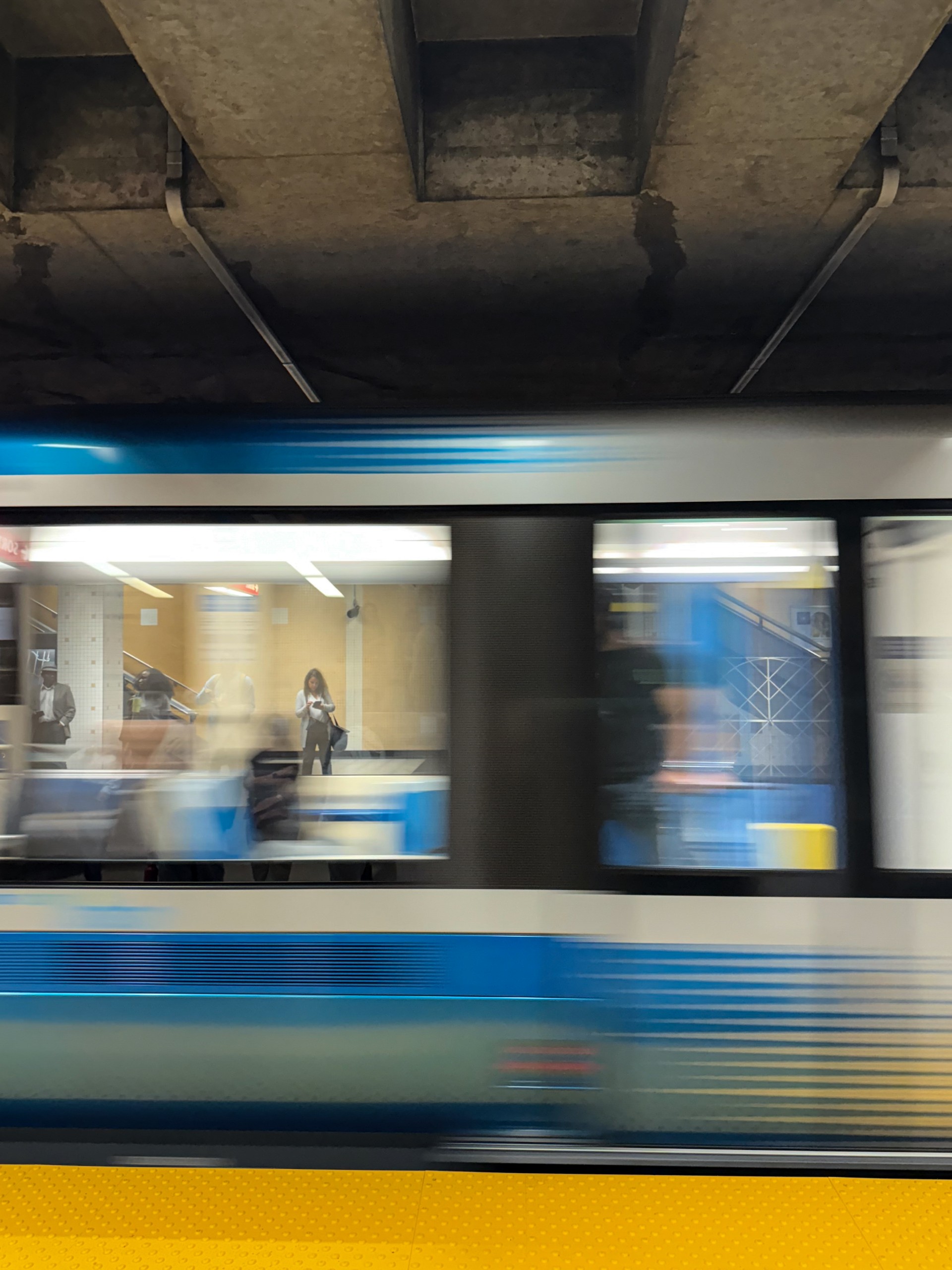 Relative Motion | Montréal